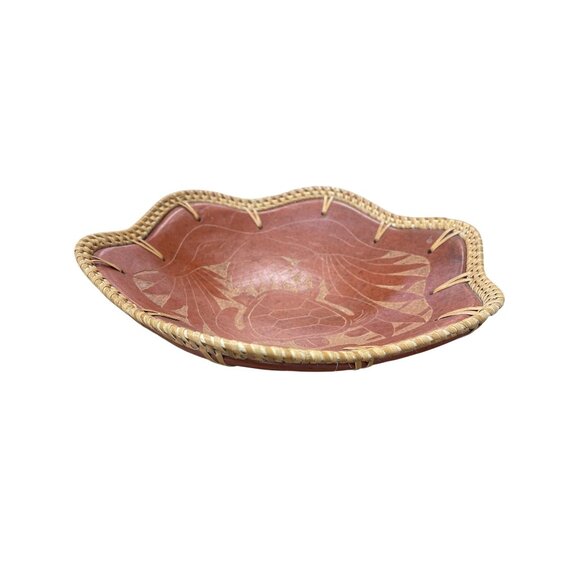 Jamaica Hand Made Etched Turtle Rattan Rim Terra Ceramic Bowl SKU 9598 - Picture 3 of 12